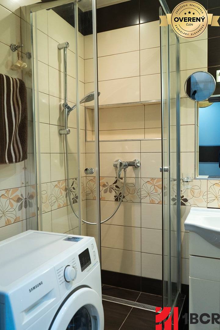 Kúpelňa - sprchový kút.jpg