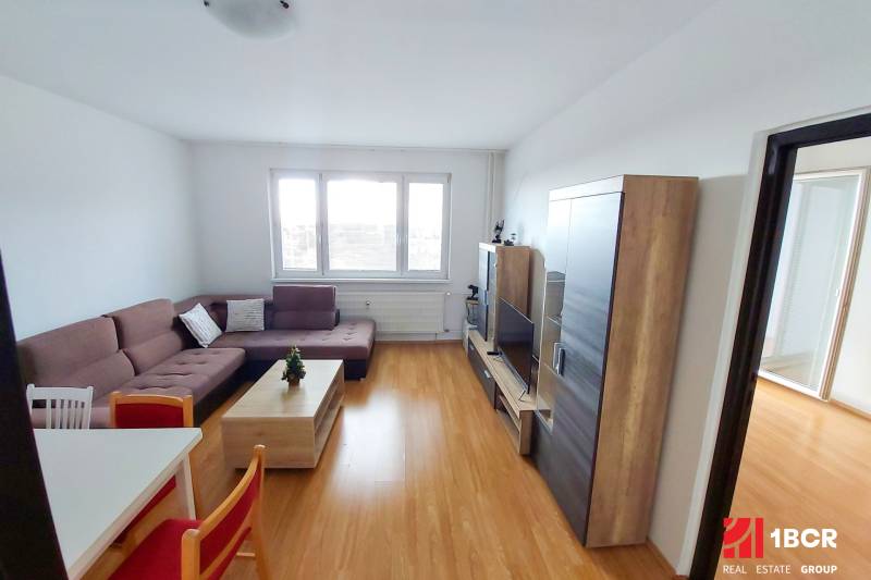 PREDANÉ! PRIESTRANNÝ 3-IZB. BYT, LOGGIA, PIVNICA - PEZINOK