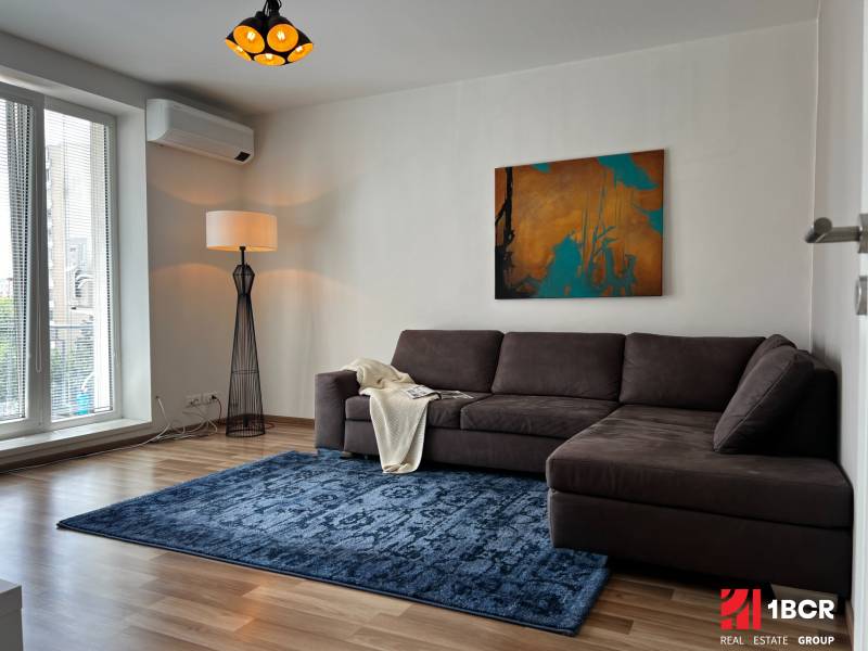 PRENAJATÝ, SVETLÝ 2-IZB. BYT, VÝBORNÁ LOKALITA, BALKÓN, KLIMATIZÁCIA