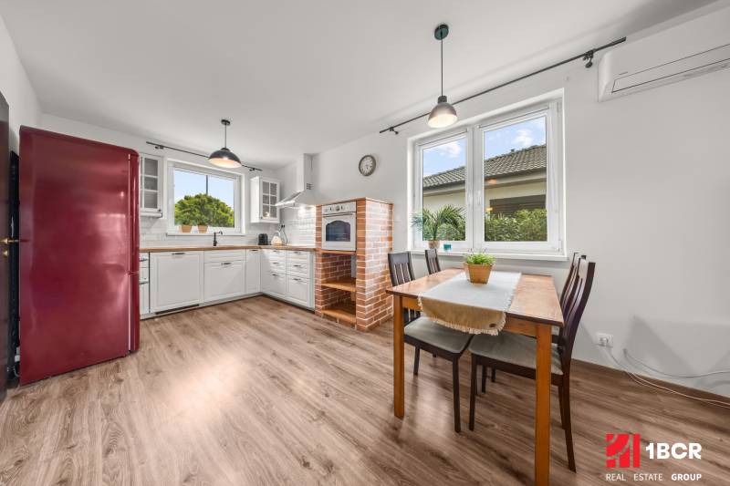 Kuchyňa s jedálňou.jpg